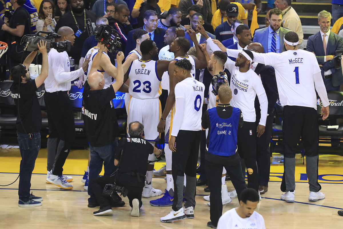 开云-JackeyLove回归赛场，精彩发挥首场状态亮眼，快船观众沸腾！的简单介绍