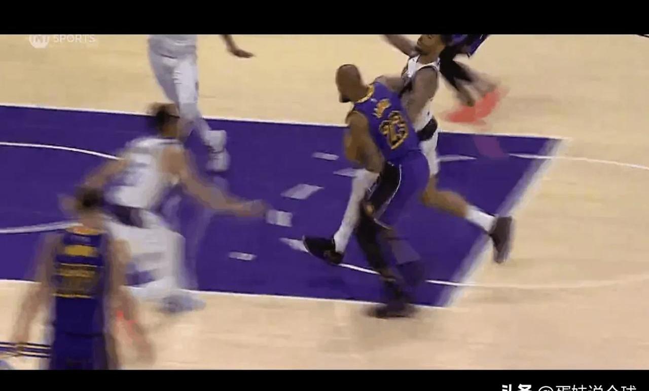 开云-包含詹姆斯在独行侠比赛中精彩发挥，精彩发挥引发热议！的词条